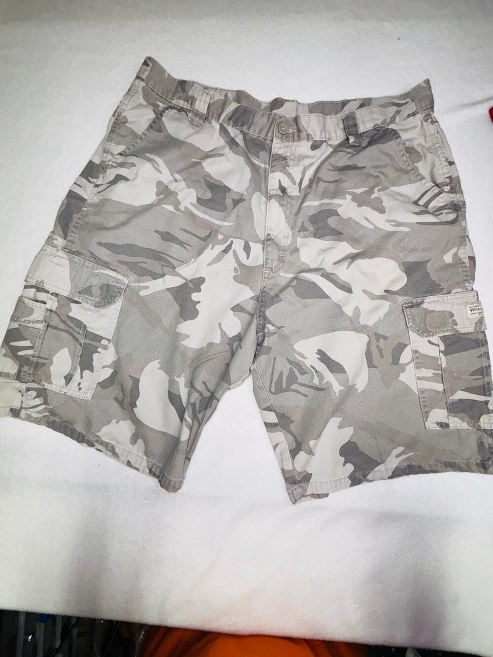 Wrangler Men's Cargo Shorts Size 40 Gray Camo 100% Cotton Multi-Pocket